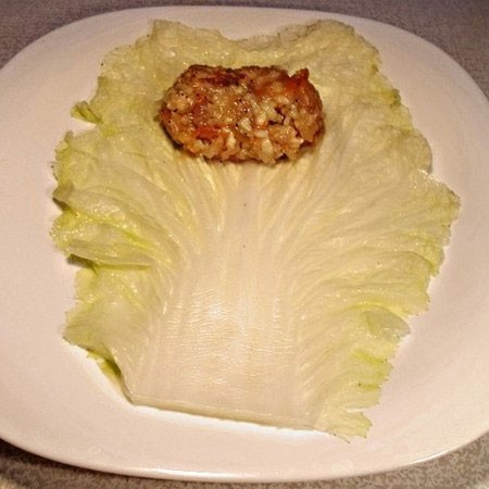 1. Stage. Chinese cabbage stuffed cabbage: Spread a leaf of cabbage, put the filling on top and wrap it like regular cabbage rolls .