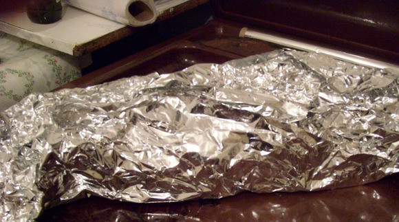 1. Этап. Стерлядь в фольге в духовке: Фольгу тщательно заворачиваем и отправляем в духовку минут на 40-45 при 190 градусах. Проверяем готовность рыбы и достаем - наша стерлядь в фольге в духовке готова! Подаем с пылу с жару. Приятного аппетита!