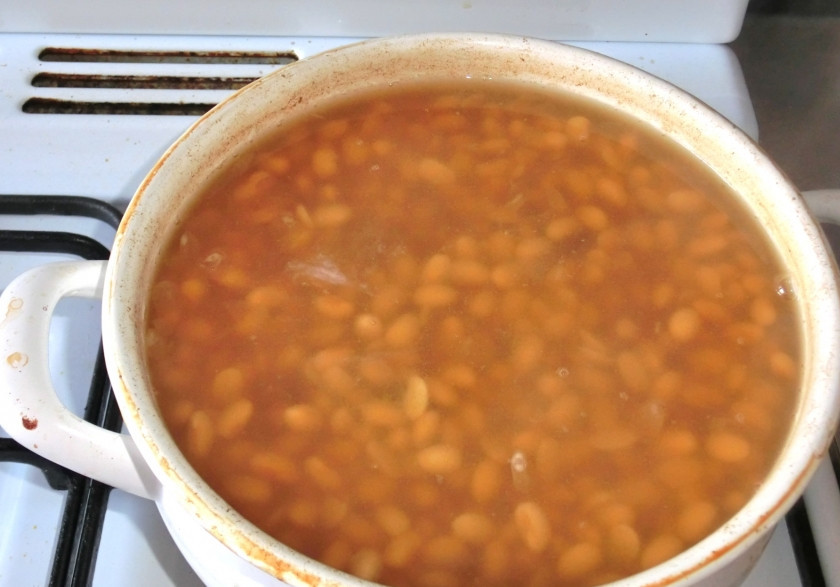 1. Этап. Мисо паста: Соевые бобы должны стать мягкими, чтобы их можно было легко подавить в пасту.