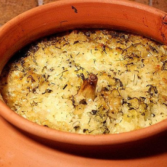 Рис с грибами в горшочках