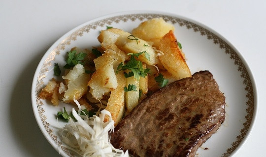 1. Этап. Лангет из говядины на сковороде: 5. Как только лангет готов, его можно сразу же подавать к столу. Приятного аппетита!