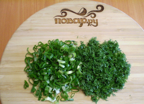 1. Этап. Летний суп с курицей: 7. Режем зелень.
