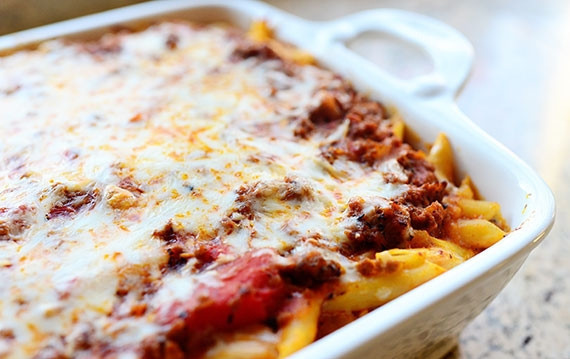 1. Этап. Запеканка с пастой, фаршем и сыром: Запекаем около 15-20 минут при 180 градусах.