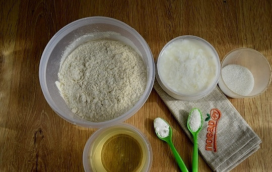 1. Этап. Бхатури: Подготовьте необходимые продукты.