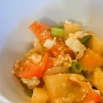 Хаш с картофелем, фетой и яйцом