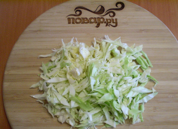 1. Этап. Капустная запеканка в духовке: 2. Капусту шинкуем.