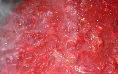 1. Этап. Борщ из конины: Добавляем немного кипятка, тушим еще минут 10.