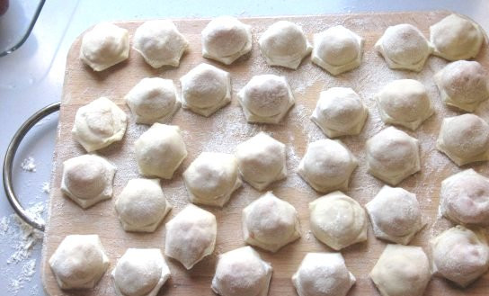 1. Этап. Пельмени из говядины: Часть пельменей можно заморозить.