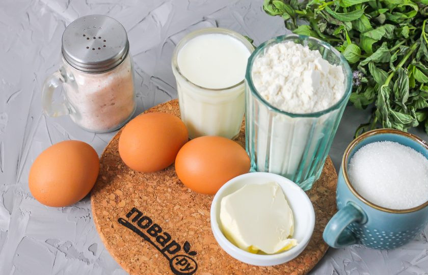 1. Этап. Бисквит на горячем молоке: Подготовьте указанные ингредиенты. Молоко можно использовать любой жирности и любого сорта. Особенно ароматным получается бисквит на кокосовом молоке.