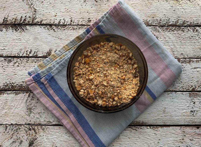 1. Этап. Гороховый суп из брикета: Брикет горохового супа хорошо разомните.