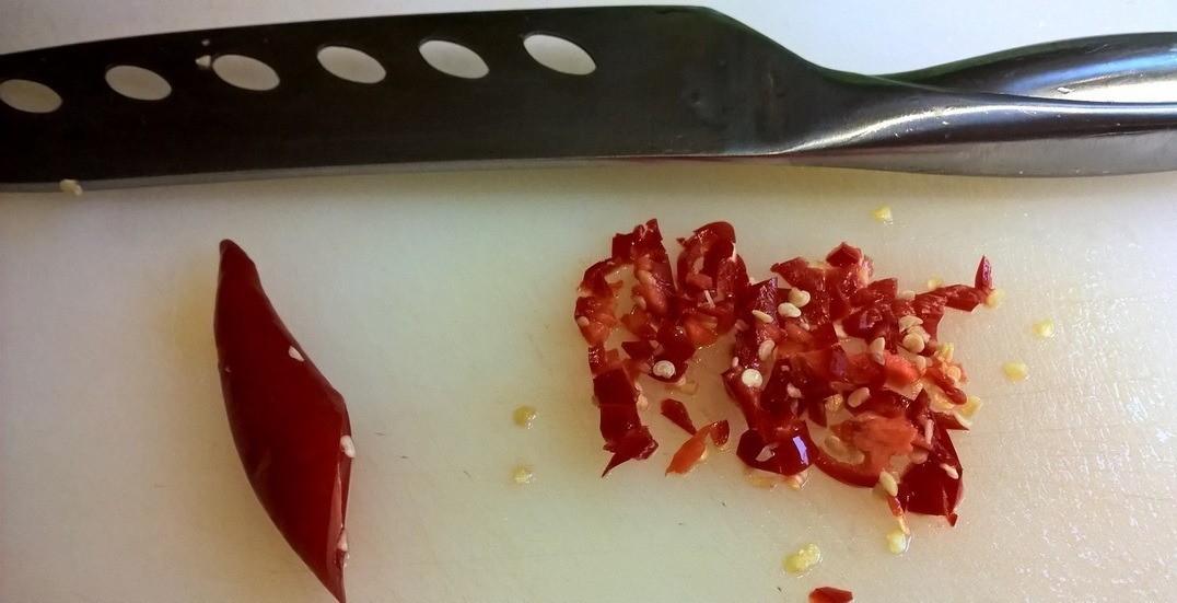 1. Stage. Mexican Pico de gallo sauce: Finely chop the hot peppers and add them to the tomatoes