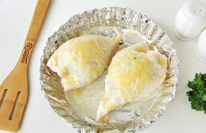 1. Этап. Фаршированные кальмары Мышки: Отправьте в разогретую до 180 градусов духовку на 5-7 минут для запекания.