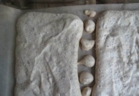 1. Этап. Торт Ореховый полет: 6. Духовой шкаф разогреваем до 110 градусов и ставим противень на 70-90 минут, дверцу не закрываем полностью, чтобы коржи подсушивались.