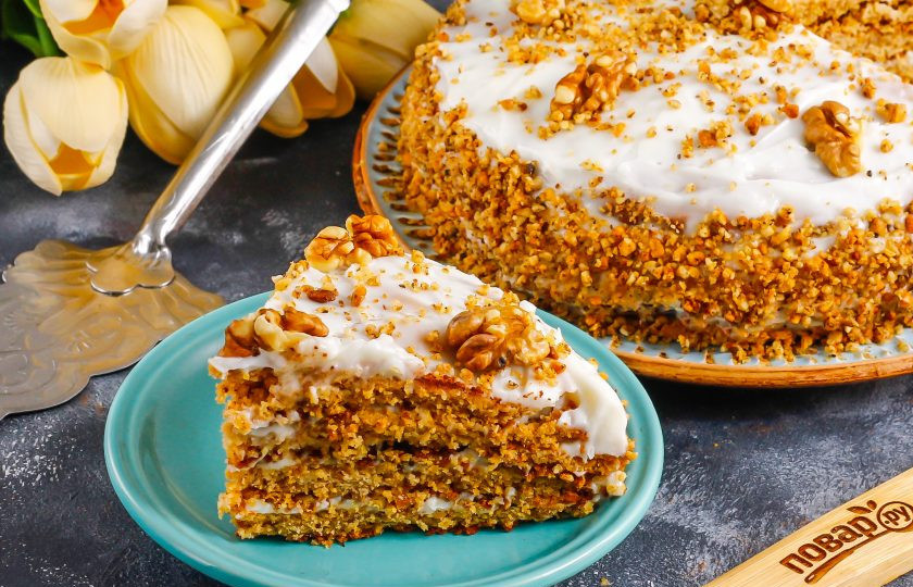 1. Этап. Песочный торт с орехами: Нарежьте лакомство на кусочки и подайте горячий чай, кофе.