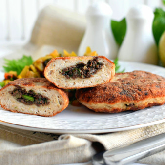 Куриные зразы с печенью и яблоком