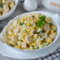 Салат из курицы с огурцом и кукурузой