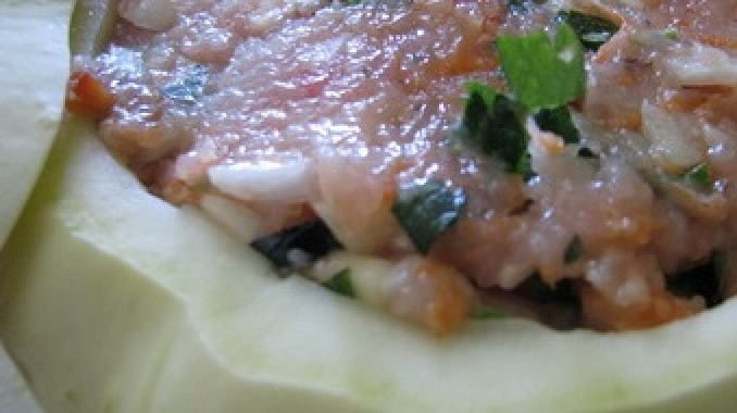 1. Этап. Патиссоны, фаршированные курицей: Полученной смесью наполняем патиссоны.