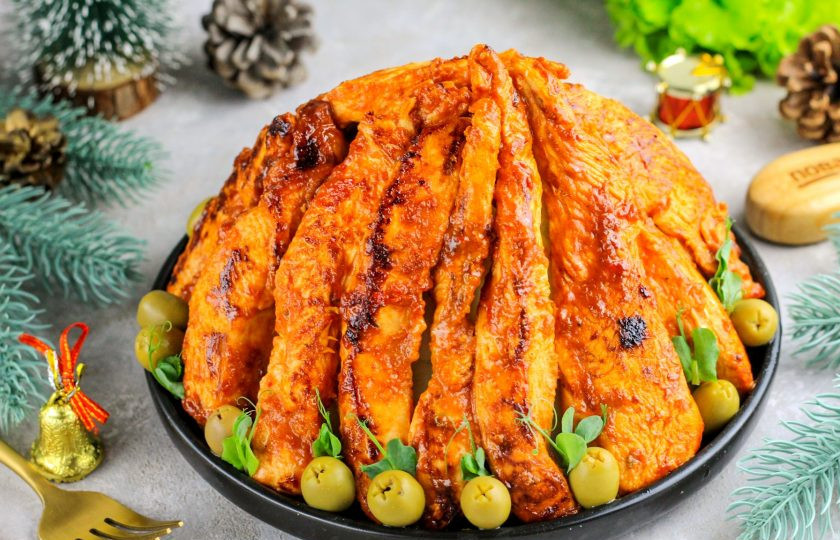 1. Этап. Мясо Дракона на Новый год: Украсьте горячее блюдо свежей зеленью, оливками или маслинами. Подайте к столу в новогоднюю ночь. Счастливого вам Нового года!