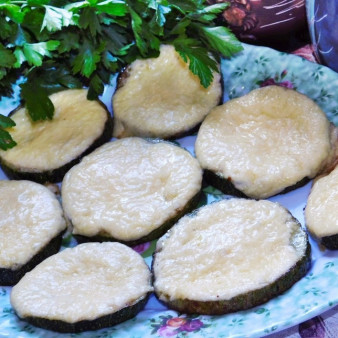 Закуска из кабачков с сыром и чесноком