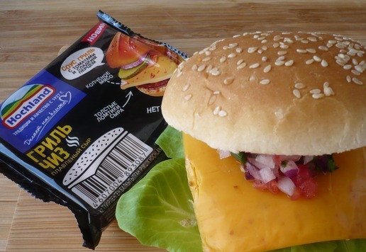 1. Этап. Бургеры в техасско-мексиканском стиле: Накройте верхней половинкой булочки. Бургер готов, можно подавать к столу.