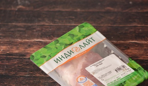 1. Этап. Индейка, тушеная в яблочно-томатном соусе: Для приготовления этого блюда я выбрала филе бедра индейки ТМ 