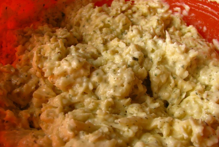 1. Этап. Ачма из лаваша в духовке: Хорошенько все перемешиваем, в итоге у нас должна получиться жидковатая масса, при необходимости добавьте в нее еще немного кефира.