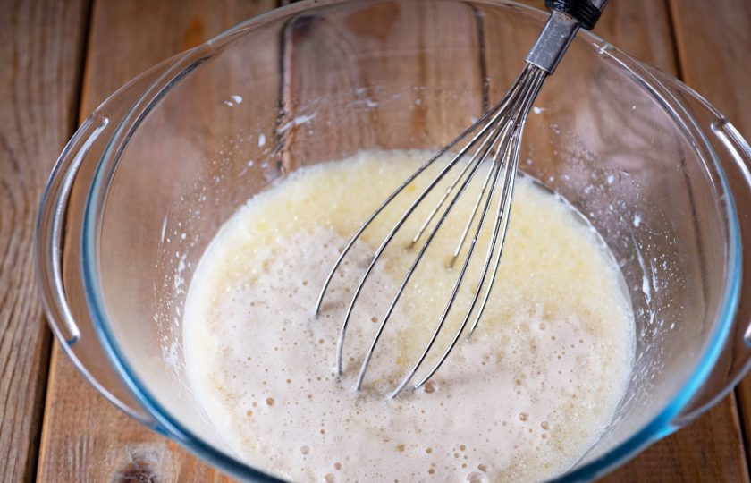 1. Этап. Вафли на закваске: Добавьте закваску.