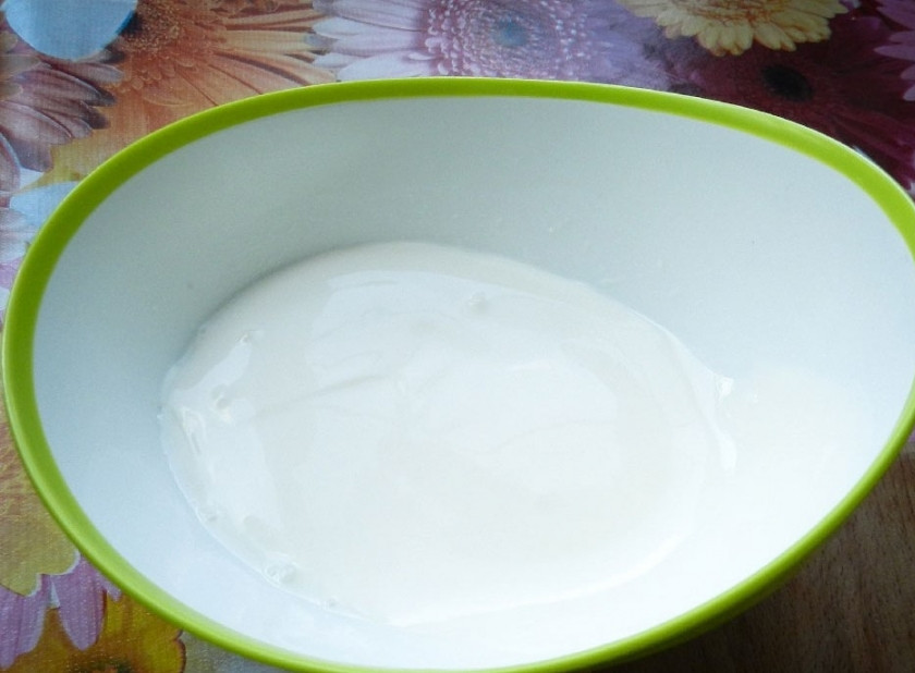 1. Этап. Кофе по-льежски: В самом начале приготовьте 50 мл. обычного растворимого кофе. Пока он остывает, взбейте сливки до кремообразной консистенции.