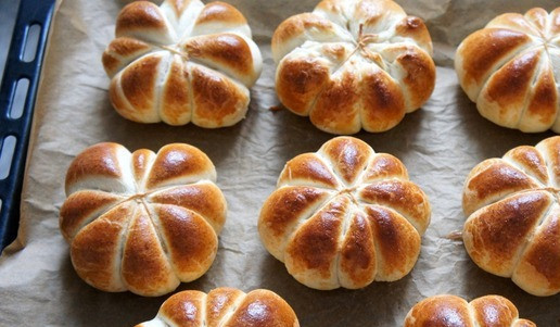 1. Этап. Мини-пиццы Тыквы: Выпекать 15-20 минут при 180 градусах.