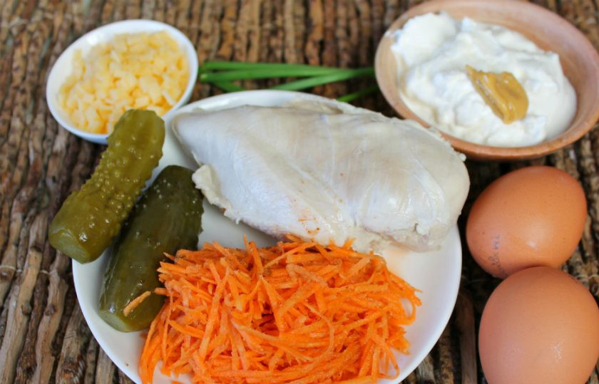 1. Этап. Cалат Флоренция: Подготовим ингредиенты. Куриное филе и яйца отвариваем заранее.