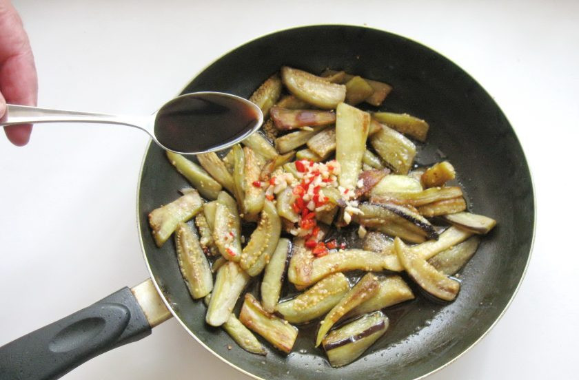 1. Этап. Острая закуска из баклажанов: А также соевый соус.