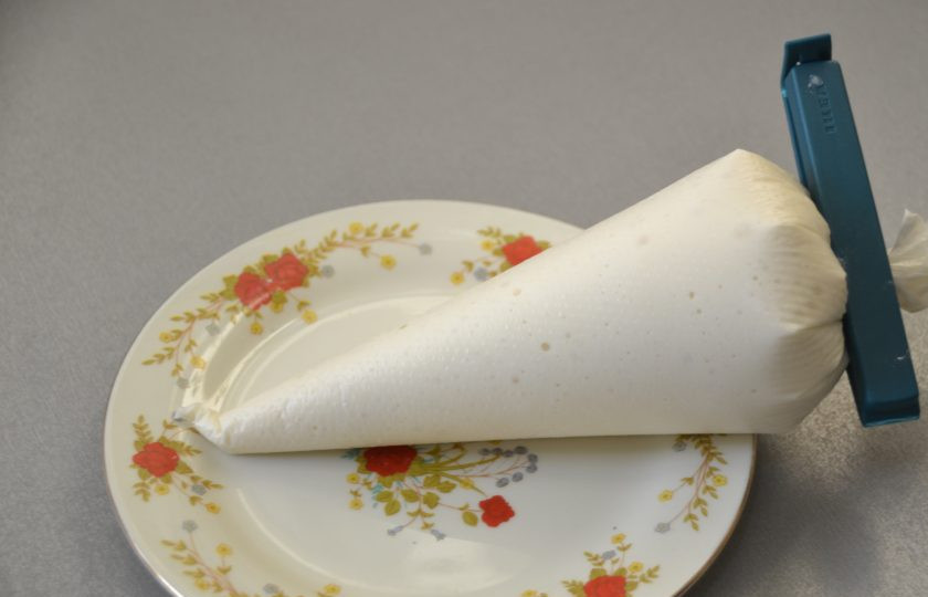 1. Этап. Хворост из жидкого теста: Подготовьте еще тарелочку, в которую будете класть пакет с тестом во время других манипуляций.