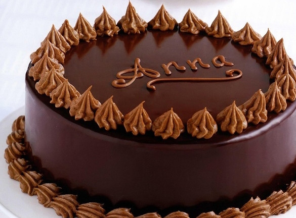1. Этап. Торт Анна: Тортик перекладываем на решетку, даем немного застыть его поверхности. После другую часть ганаша выливаем на корж. Получится плотный шоколадный слой. Тортик убираем в холодильник. Как застынет — украшаем кремом и рисуем надпись Анна. Приятного аппетита!