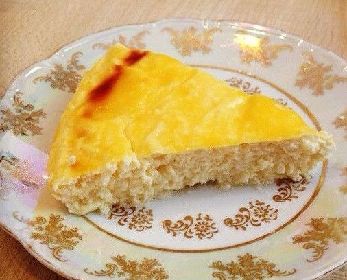 1. Этап. Запеканка из творога и манки: 7. Отправьте запеканку в разогретый до 180 градусов духовой шкаф на 50 минут, затем остудите и нарежьте кусочками.