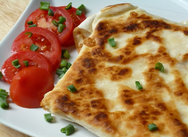 1. Этап. Ёка: Подавайте готовое блюдо с зеленью и свежими овощами. Приятного аппетита!