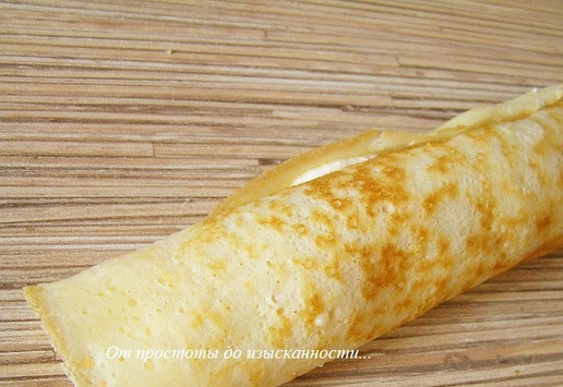 1. Этап. Блинчики с творогом, запеченные в сливках: Заверните в рулет.