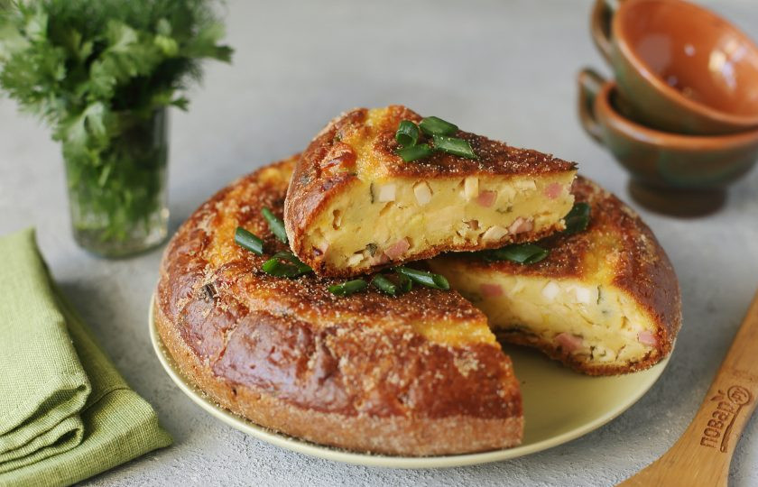 1. Этап. Пирог на майонезе в мультиварке: Пирог на майонезе готов. Приятного аппетита!