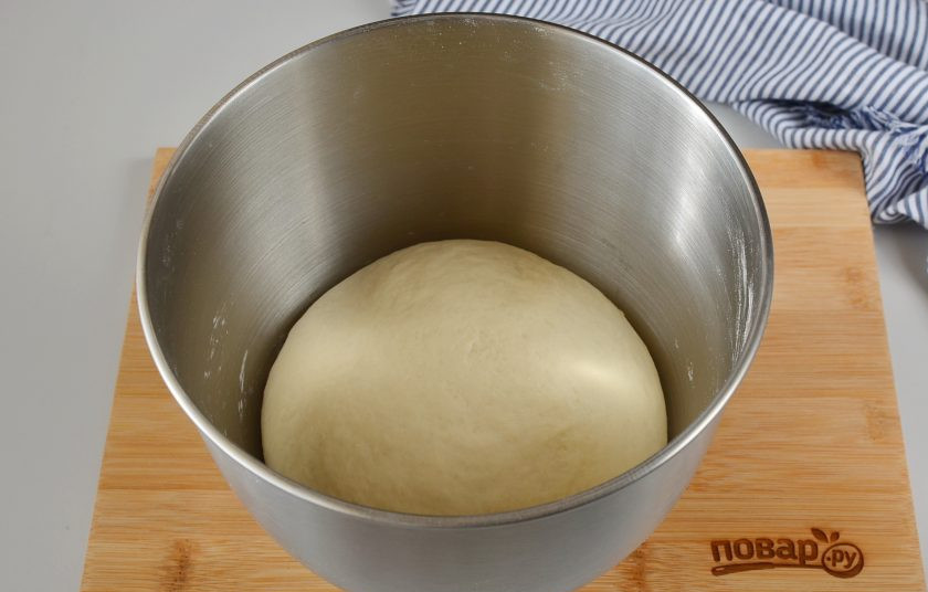 1. Этап. Заварной хлеб: Спустя положенное время тесто увеличится в два раза минимум. Станет воздушным.