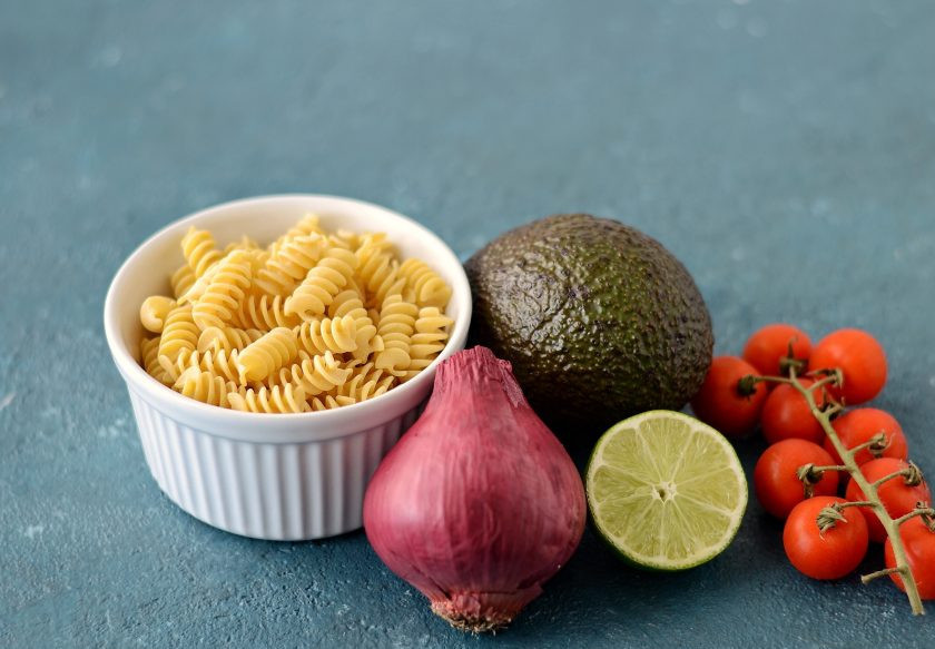 1. Этап. Паста с гуакамоле: Подготовьте все ингредиенты.