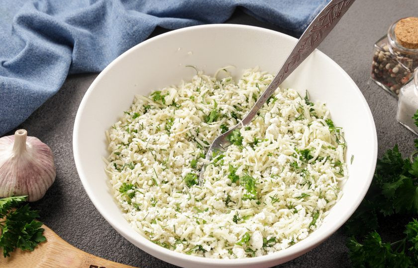 1. Этап. Цветы тыквы в кляре: Тщательно перемешайте.