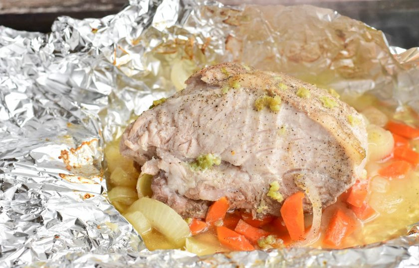 1. Этап. Буженина по-немецки: Затем аккуратно разверните фольгу.