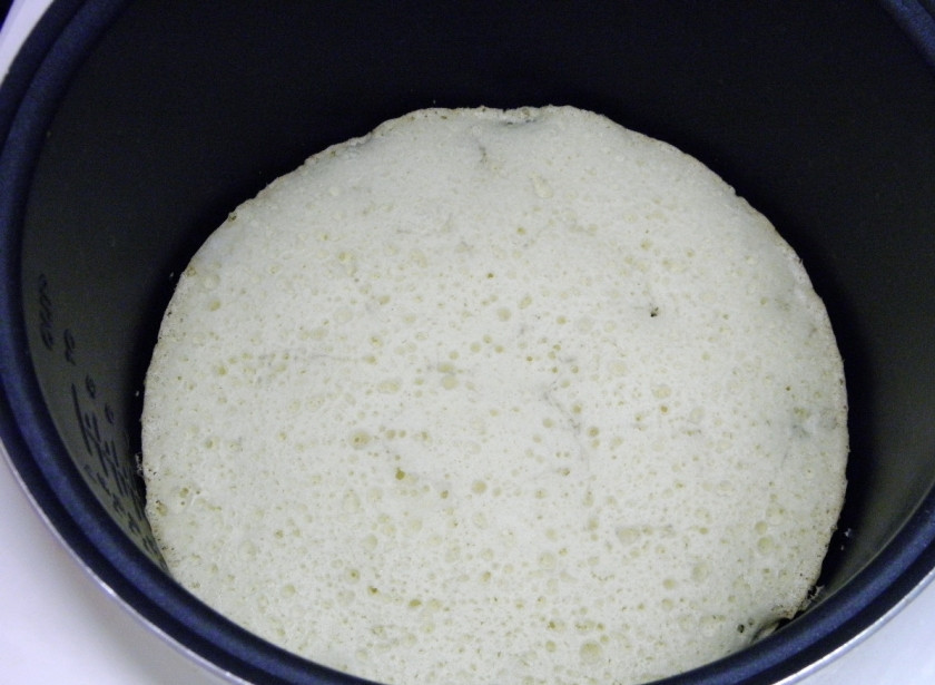 1. Этап. Шарлотка с ягодами: Выпекайте пирог в режиме 