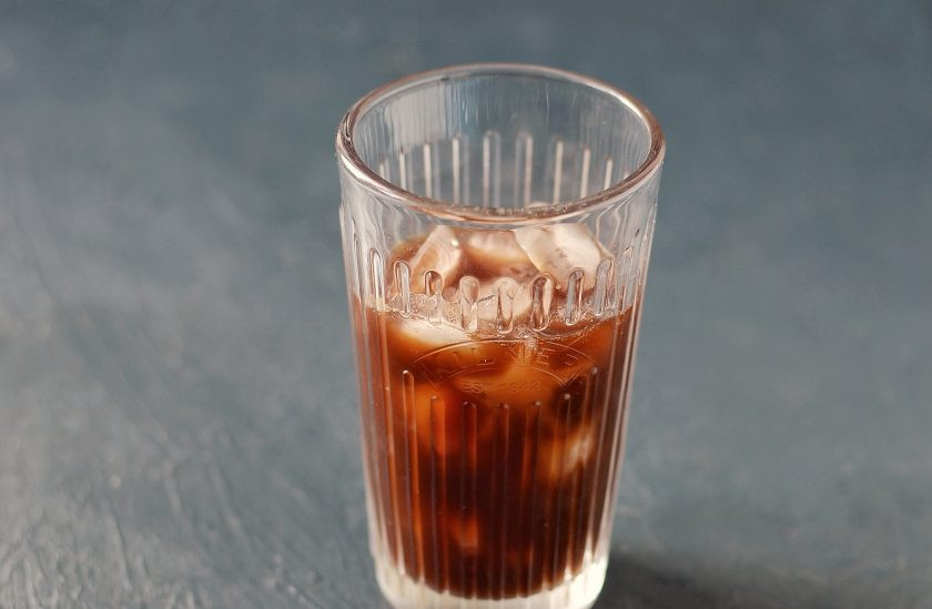 1. Этап. Кокосовый Колд брю: 3/4 стакана заполните 