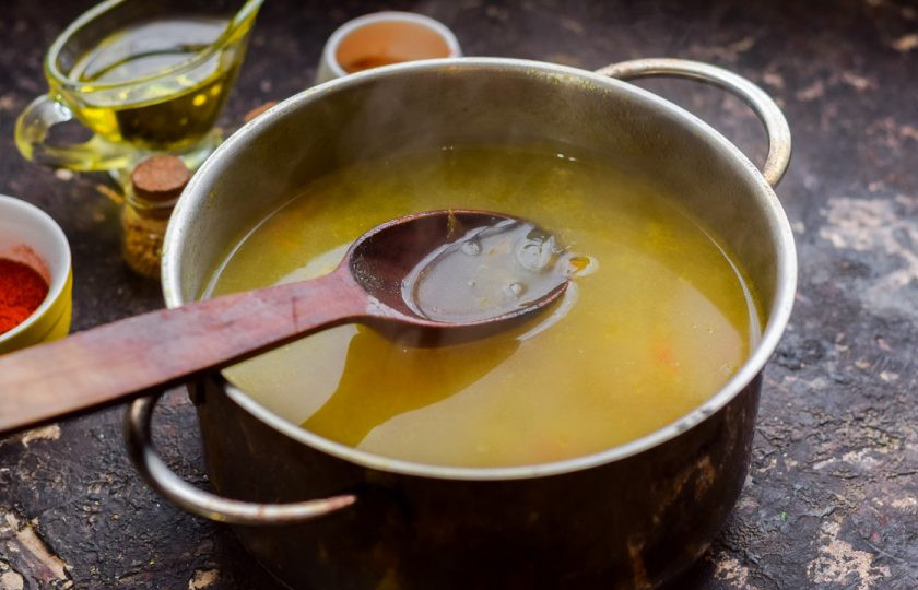 1. Этап. Постный суп с вермишелью: Готовый суп можно разливать по тарелкам.