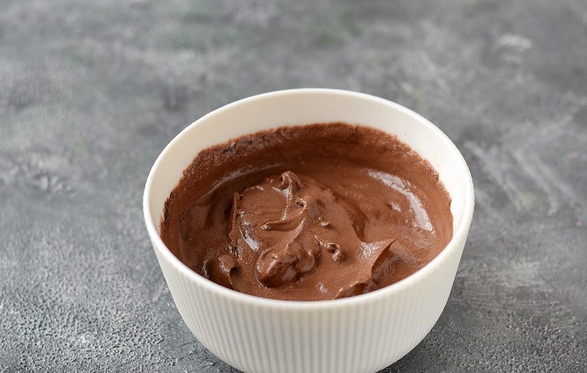 1. Этап. Мусс из тофу: Добавьте растопленный шоколад, еще раз измельчите.