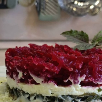 1. Этап. Салат с сардинами и свеклой: Убрать салат в холодильник на 2ч, чтобы он хорошо пропитался, а затем подавать к столу. Приятного аппетита!