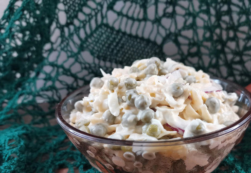 1. Этап. Салат Чайка: Аккуратно перемешать. Перед подачей убрать на 10 минут в холодильник.