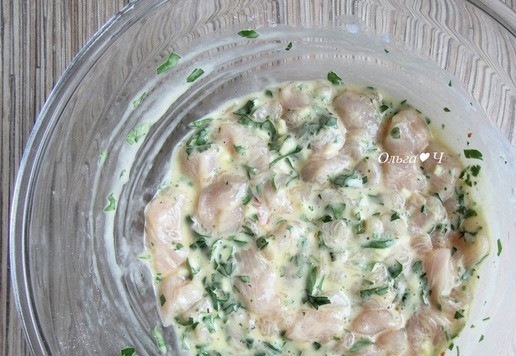 1. Этап. Чикенбургер с сыром и баклажанами: Перемешайте.