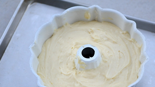 1. Этап. Творожный кекс с лимоном: 3. Запекаем примерно час при температуре в 190 градусах в духовке.