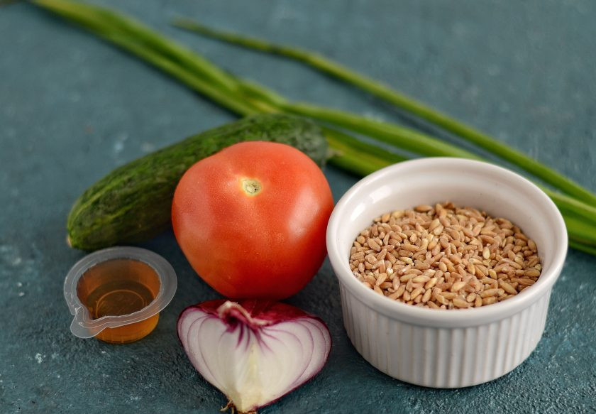 1. Этап. Салат с полбой: Подготовьте все ингредиенты.